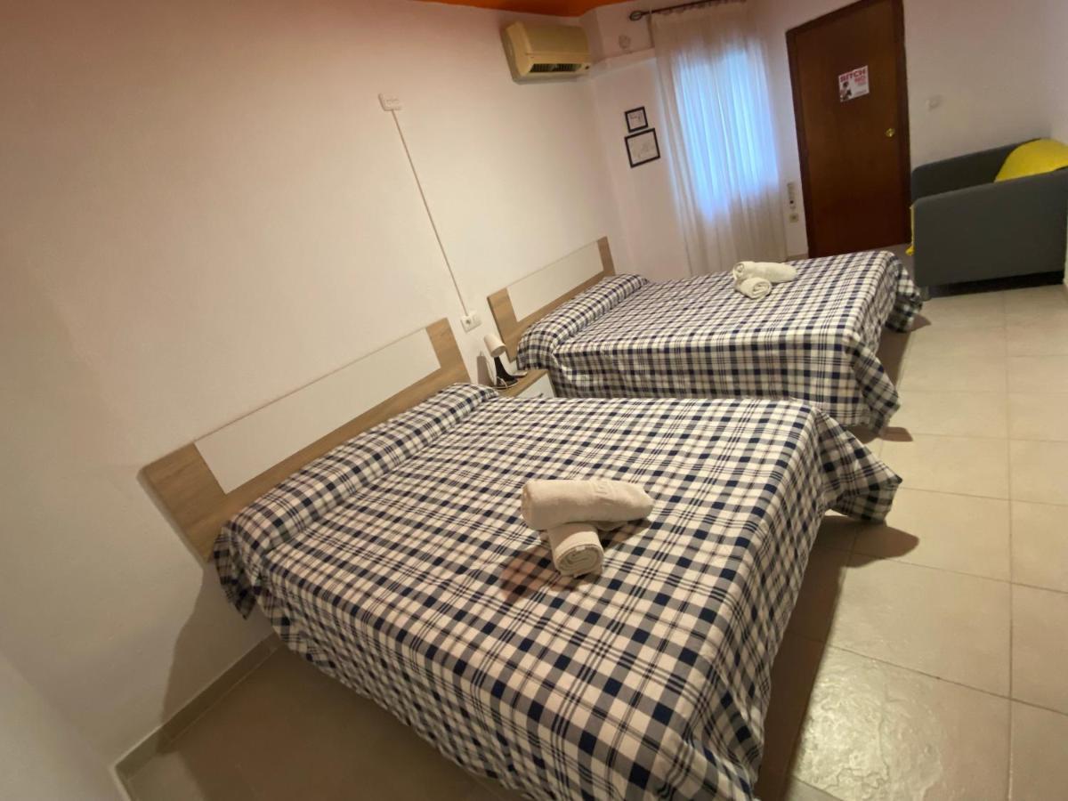 Hostel Arc House Ribera Only Adults Kordoba Zewnętrze zdjęcie